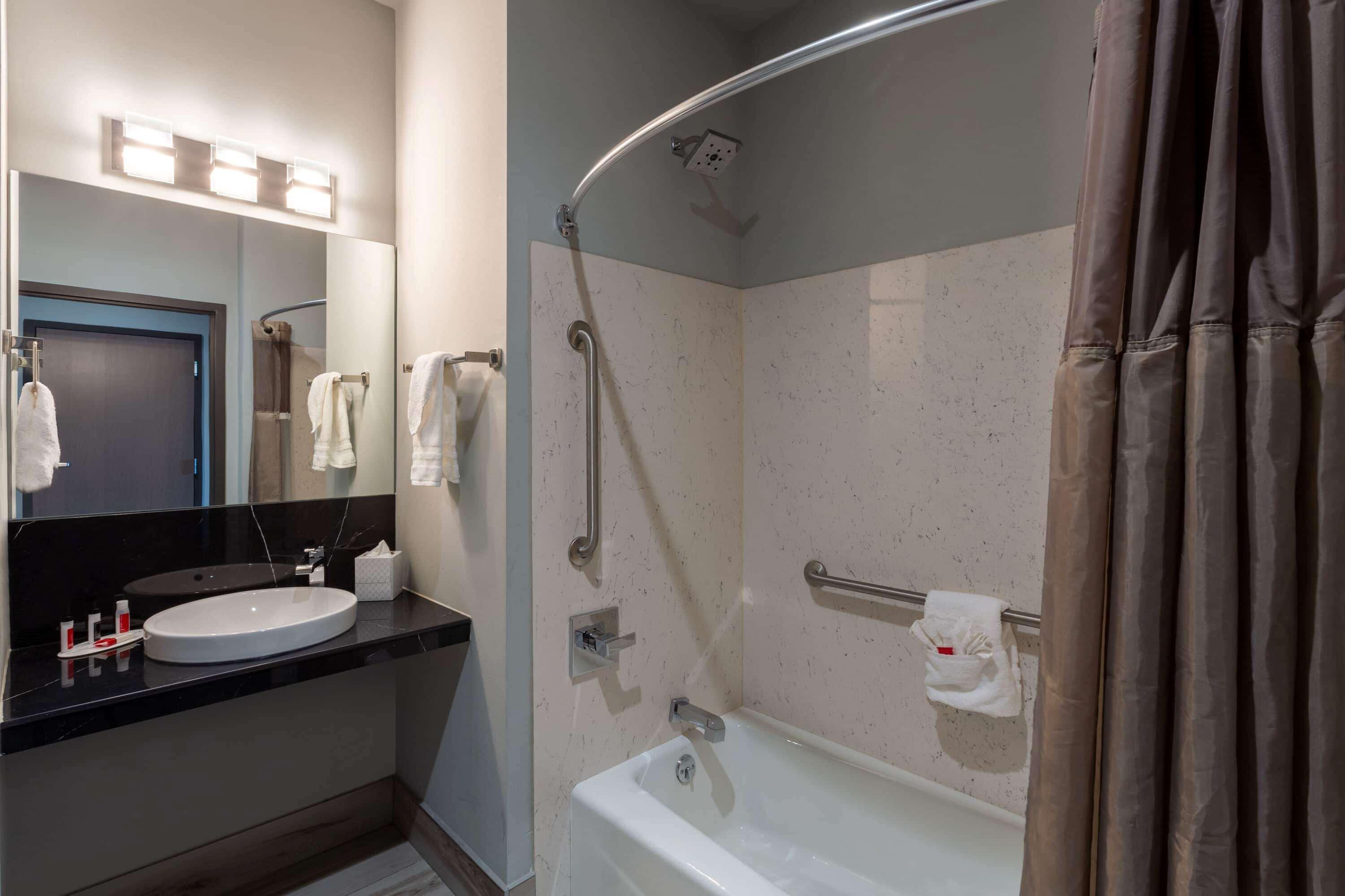 Baymont By Wyndham Madison Hotel Ngoại thất bức ảnh