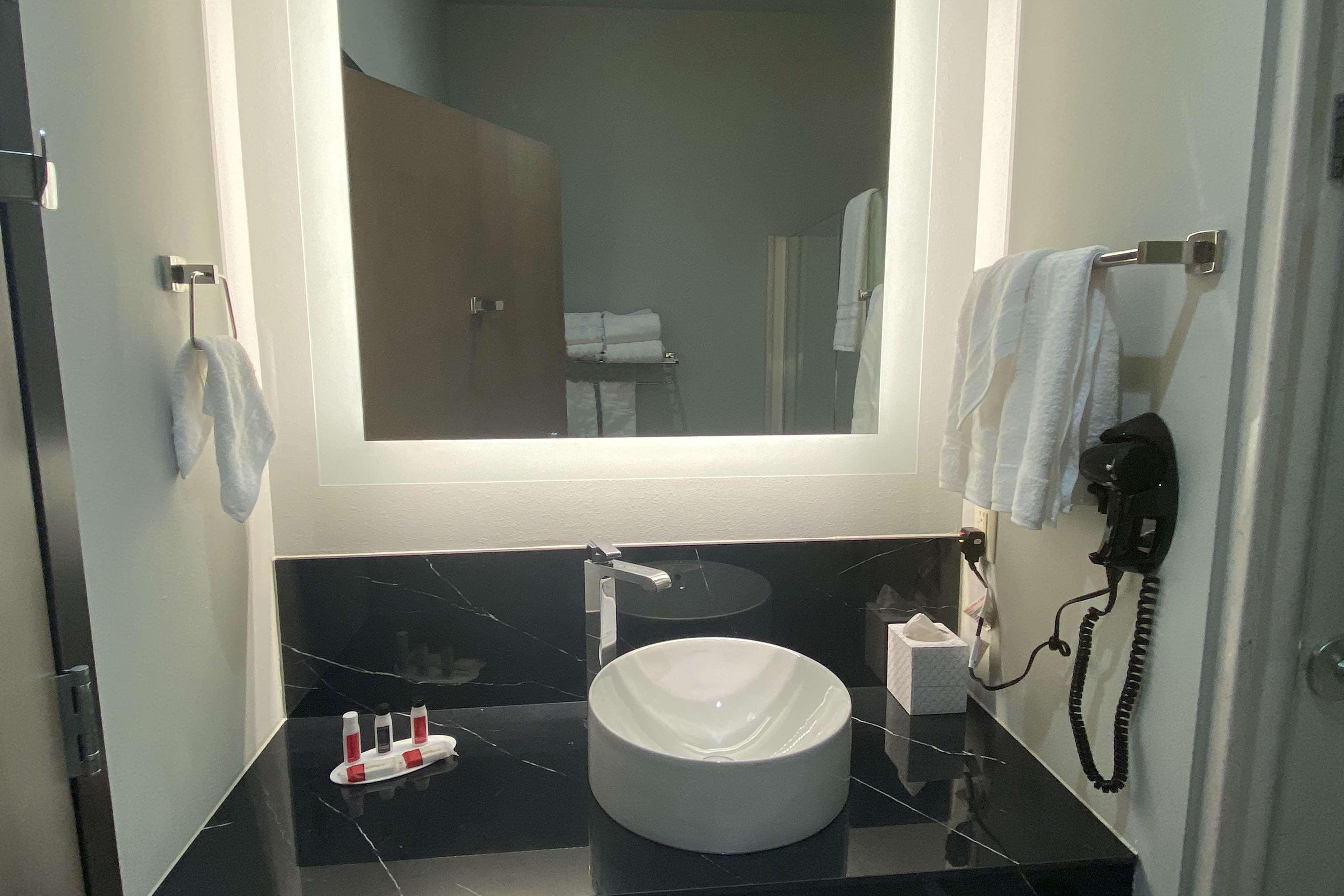 Baymont By Wyndham Madison Hotel Ngoại thất bức ảnh